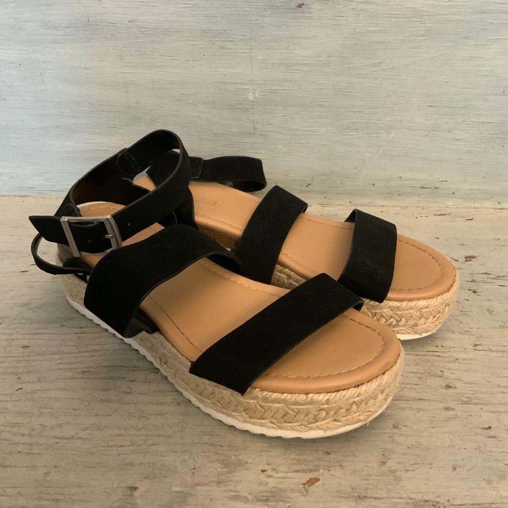 Soda Black Faux Suede Strappy Espadrille Platform Sandals Size 8 Good Condition